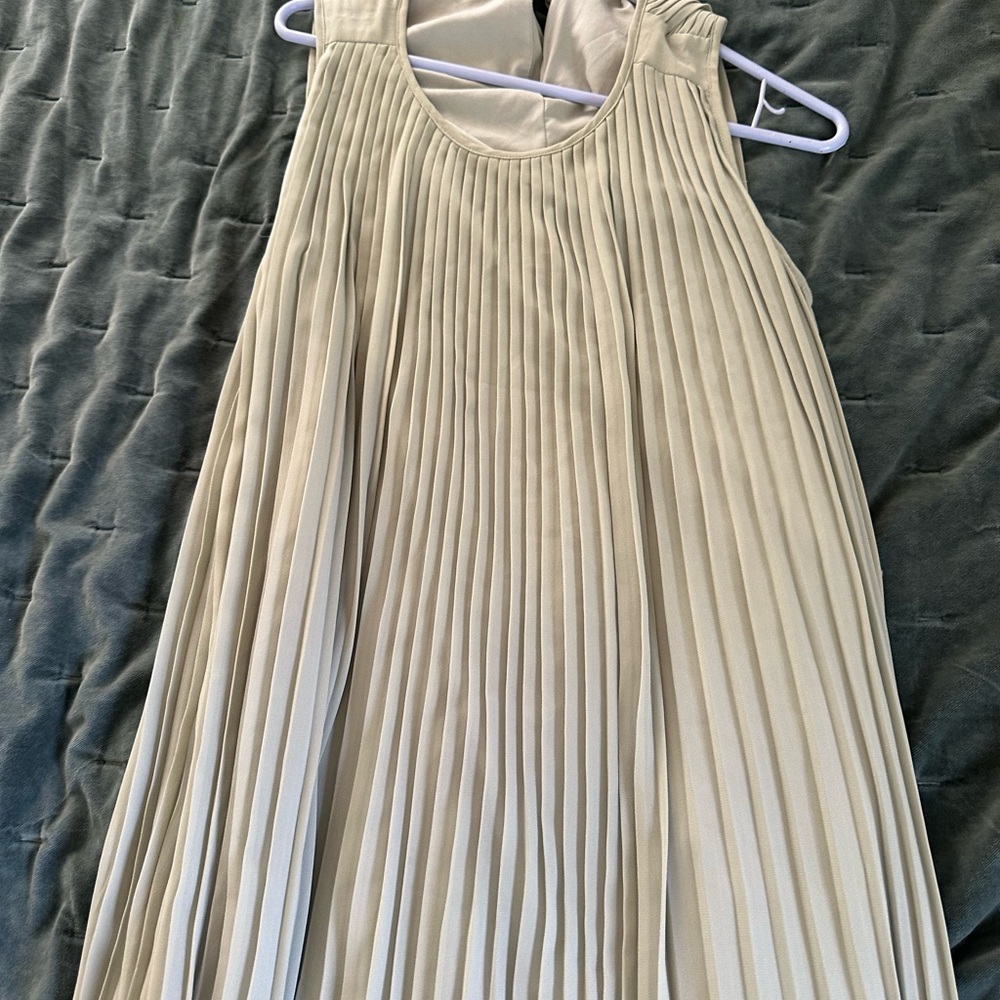 Elegant Pleated Sleeveless Dress